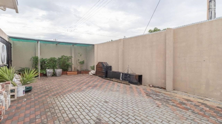 3 Bedroom Property for Sale in De Kuilen Western Cape
